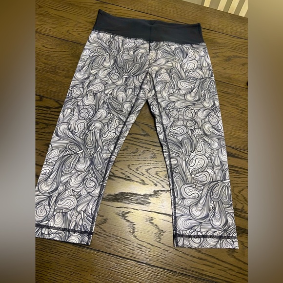 lululemon | Gray White Wunder Under Crop Pants | 8 - Picture 1 of 4